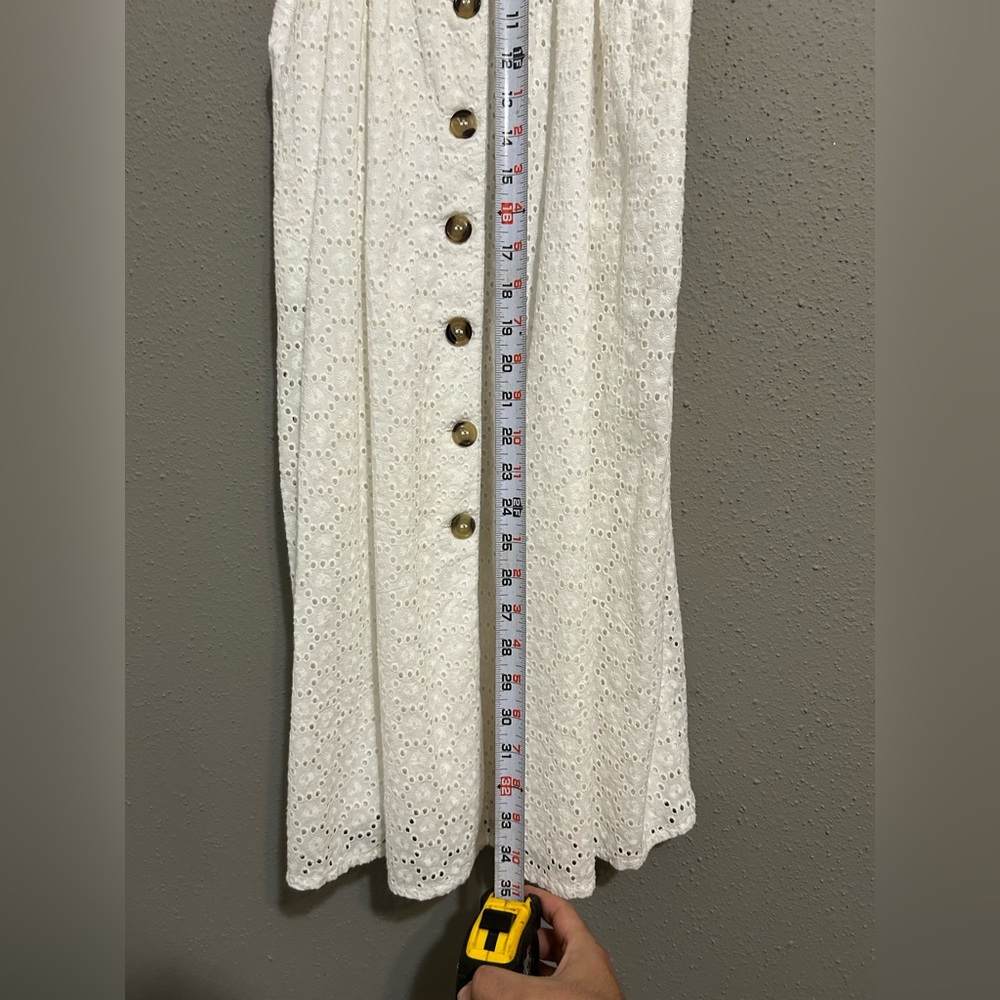 Elegant White Button-Down Dress - Picture 5 of 6